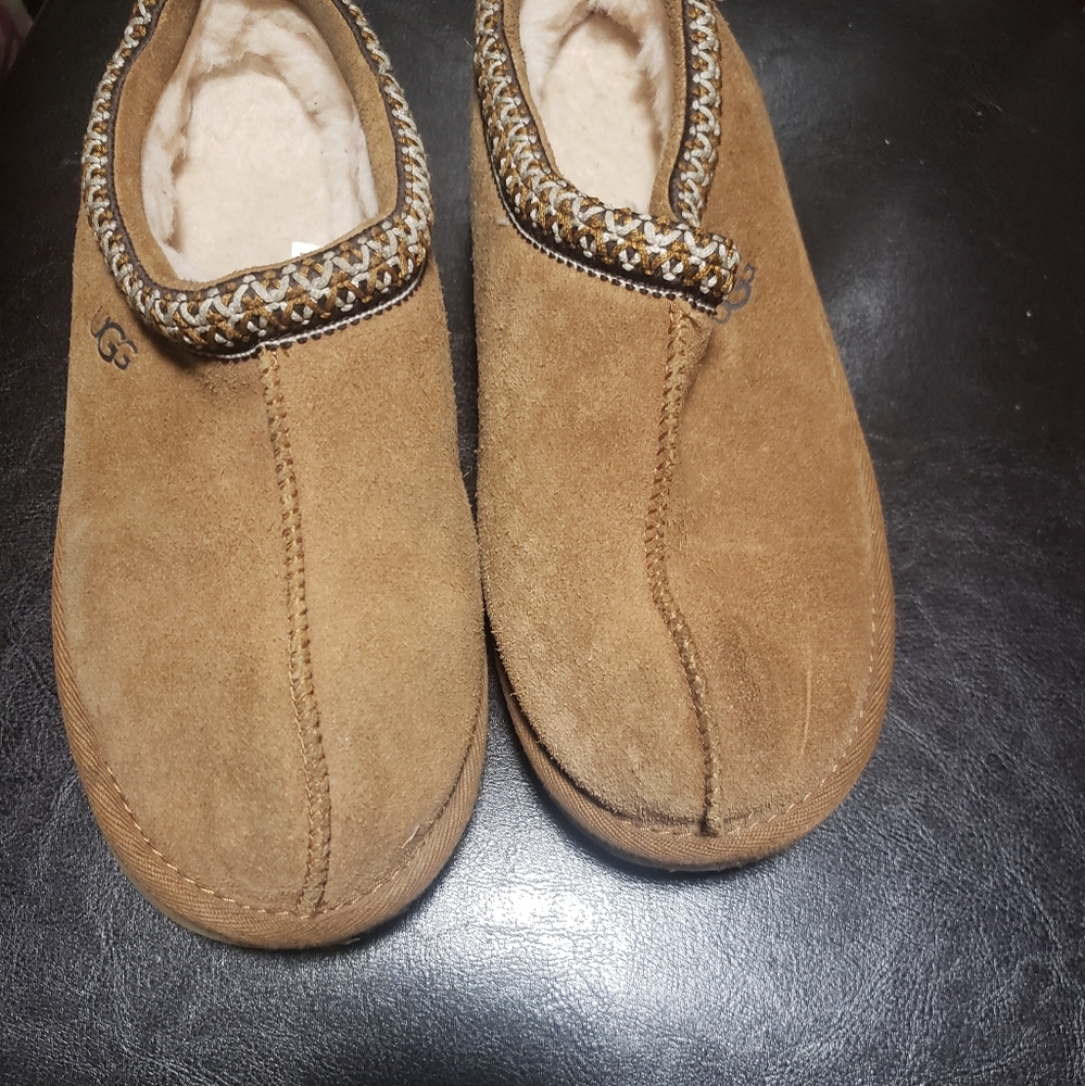 UGGS SLIPERS